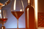 Errores comunes al servir y conservar el vino tinto – Cómo evitar que pierda sabor y calidad.